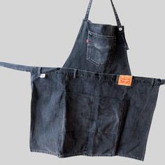 levi's denim apron, vintage levi's apron, vintage denim apron, levi's black denim apron, levi's reform apron, upcycling denim apron, vintage levi's denim blue apron, vintage indigo denim apron, levi's vintage, made in usa denim apron Jeans Apron, Denim Apron Diy Recycle Jeans, Jean Apron, Återvinna Jeans, Denim Refashion, Denim Crafts Diy, Diy Apron, Denim Apron, Apron Sewing Pattern