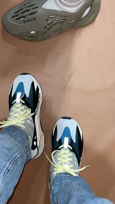 Blue Yeezy 700, Shoes Retro, Girl Closet, Causual Outfits, Streetwear Outfit, Jordan Shoes, Sneaker Head, Cute Shoes