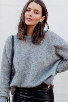 Brown Shoulder Length Hair, Below Shoulder Length Hair, Hairstyles Brown, Black Haircut Styles, Rambut Brunette, Stunning Style, Full Hair, Trending Hairstyles