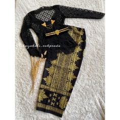 Kebaya dress | Complete set | for weddings or formal event | made of brocade and batik fabric, long sleeve and scoop neck | Kutubaru Kebaya Kebaya Set (KEBAYA + SKIRT + BELT) Available in black, yellow and other attractive colors according to the available options Chart sizes S Bust 84 cm M Bust 88 cm L Bust 92 cm XL Bust 96 cm 2XL Bust 100 cm 3XL Bust 104 cm Skirt S Hips 85cm M Hips 90 cm L Hip 95cm XL Hip 100cm 2XL Hip 105 3XL Hip 110cm kebaya made of rang rang brocade, comfortable not itchy, Long Sleeve Brocade Sets For Party, Brocade Long Sleeve Party Sets, Long Sleeve Brocade Party Sets, Elegant Brocade Sets With Long Sleeves, Elegant Long Sleeve Brocade Sets, Elegant Formal Sets With Traditional Patterns, Formal Long Sleeve Sets With Traditional Patterns, Elegant Long Sleeve Sets With Traditional Patterns, Elegant Sets With Traditional Patterns For Ceremony