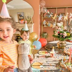 Kunterbunte Geburtstagsdeko mit Elefant, Giraffe und Affe aus der Party Parade Kollektion von Meri Meri. Get the Look. Party Tiere Deko zum zweiten Geburtstag Meri Meri, Get The Look