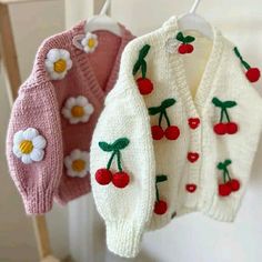 Crochet Winter Clothes, Crochet Sweater Design, Flower Sweater, Quick Outfits, Crochet Diy, Cardigan Pattern, Cute Sweaters