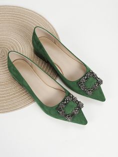 Wide Width Shoes For Women Low Heels, Elegant Flat Shoes, Green Shoes Women, Pakistani Shoes, Green Flats Shoes, Work Flats Shoes, Glam Shoes, Elegant Flats, Embellished Flats