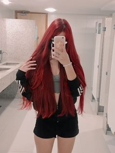 Long Red Hair Aesthetic, Long Colored Hair, Decolored Hair, Hair Color Ideas Trendy, Red Hair Long, Chelsea Islan, Red Hair Girl, Hairstyle Ideas Easy