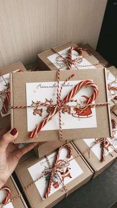 Стильная упаковка подарка. Новый год. Рождество. Новогодний подарок. Cute Christmas Gifts Ideas, Ideas For Christmas Presents, Little Christmas Gifts, Good Gift Ideas, Christmas Gift Wrapping Diy, Xmas Wrapping, Xmas Gift Wrap, Christmas Gifts Ideas