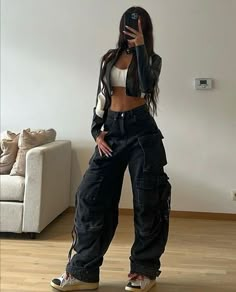 Travis Scott Inspired Outfit, Cargo Pants Women Outfit, Summer Wedding Gowns, Women's Cargo Pants, Cargo Pants Outfits, Cargo Pants Outfit, Pants Outfits, Streetwear Fashion Women