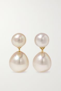 Mizuki's sculptural pieces are both modern and timeless, so you'll return to them for years to come. These elegant earrings are crafted from 14-karat gold and each feature two lustrous Akoya pearls that sit close to the lobe. Jewellery Styling, Modern Pearl Jewelry, Timeless Earrings, Pearl Jewelry Design, Jewelry Drawing, Gold Pearl Earrings, Matthew Williamson, Designer Accessories, Akoya Pearls