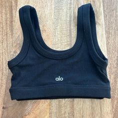 Never Worn Alo Yoga Black Sportswear Activewear, Alo Yoga Casual Black Activewear, Black Alo Yoga Athleisure Activewear, Casual Black Alo Yoga Activewear, Black Alo Yoga Activewear For Gym, Black Activewear With Ribbed Waistband For Workout, Functional Everyday Black Activewear, Black Ribbed Stretch Activewear, Black Stretch Ribbed Activewear