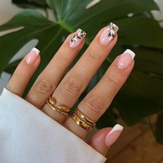 60 Elegant Winter Nails to Inspire You Elegant Winter Nails, Nail Art Noel, Stylish Nails Designs, Christmas Gel Nails, Brittle Nails, Cute Gel Nails, Christmas Nails Acrylic, Winter Nail Designs, Winter Nail