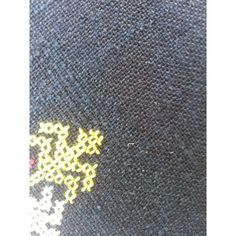 a close up view of the back end of a tie with yellow flowers on it