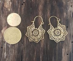 Tribal geometric gipsy mandala hoop earrings dainty made of brass. SIZE: 40 mm x 30 mm. YOU CAN FIND THIS MODEL SILVER PLATED IN: https://www.etsy.com/es/listing/615157406/pendientes-tribales-plata-geometric?ref=shop_home_active_3&frs=1 YOU CAN FIND SOME SIMILAR MODELS IN: https://www.etsy.com/es/listing/483419991/pendientes-tribal-espiral-brass-earrings?ref=shop_home_active_1&frs=1 https://www.etsy.com/es/listing/688602658/pendientes-grandes-gipsy-earrings-gold?ref=shop_home_active_5&am Bohemian Bronze Earrings With Intricate Design, Bohemian Metal Flower Drop Earrings, Bohemian Metal Drop Flower Earrings, Bohemian Brass Earrings With Intricate Design, Bohemian Brass Hoop Earrings, Bohemian Brass Hoop Earrings With Intricate Design, Bohemian Bronze Hoop Earrings, Bohemian Brass Drop Flower Earrings, Bohemian Brass Dangle Flower Earrings