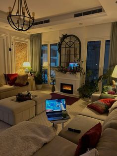 Middle Class Living Room, Appartement New York, Deco Studio, Dream Life House, Dream Apartment Decor, Future Apartment Decor, Warm Lighting, Apartment Aesthetic, Dream House Rooms