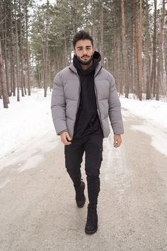 150 Winter Outfits Men Streetwear: Stylish Ideas for 2024 – Grand Goldman Mens Grey Puffer Jacket Outfit, Zara Boots Outfit Men, Snow Outfit Men Winter Mens Fashion, Winter Boots Outfits Men, Snow Style Men, Men’s Winter Outfits Snow, Snow Clothes Outfits Men, Winter Outfits Men Snow