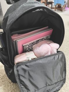 Pink Academia, Pretty School Supplies, School Bag Essentials, Backpack Essentials, Inside My Bag, Pink Lifestyle, Purse Essentials