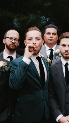 Silly Groomsmen Photos, Wedding Day Shots Photo Ideas, Serious Wedding Photos, Wedding Photography Poses Family Group Shots Picture Ideas, Wedding Photo Ideas Groomsmen, Best Man Photos, Wedding Photo Ideas Family Group Shots, Wedding Photo Ideas Family, Small Wedding Party Photos