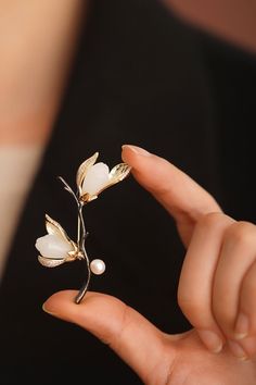 Magnolia Brooch| Scarf Brooch| Cardigan Brooch Pin |Magnolia Pearl Pin| White Floral Wedding Brooch| Magnolia Jewelry| Vintage Brooch |Spring Flower Brooch| Mother's Day Gift Magnolia Brooch, Brooch Scarf, Scarf Brooch