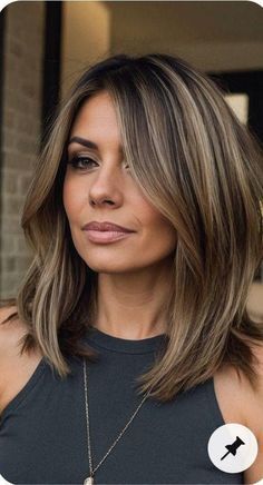 Shoulder Length Fall Hair Color, Fade Photography, Blonde Fade, Bob Hair Color, Mom Hair, Trendy Hair Color, Chic Hairstyles, Hair Color And Cut