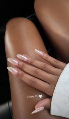 Vanilla Aesthetic Nails, Light Colored Almond Nails, Nail Inspo Ballerina Shape, Nails On Brown Skin Hands, Nail Designs For Brown Skin, Simple Nails Black Women, Holiday Nails Classy, Simple Baddie Nail Ideas, Bailey Bieber Nails