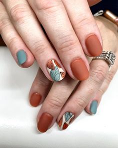 27 Fall Short Nails 2024: Top Trends and Cute Ideas to Try This Autumn Short Round Fall Nails, Round Fall Nails, Fall Round Nails, Round Nails Designs, Easy Fall Nails, Fall Short Nails, Round Nail Designs, Mauve Nails, Elegant Nail