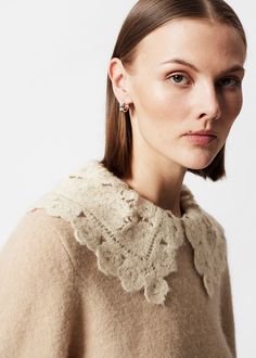 Jumper knitted from a merino and alpaca wool blend. Finished with a crocheted, scalloped collar. • Ribbed cuffs and hemline • 33% RWS Wool TE-00047206 • 30% RAS Alpaca TE-00047206 • Length of jumper: 53cm / 20.9" (Size S) Scalloped Collar, Crochet Collar, Knitting Women Sweater, Beige Sweater, Sweaters Knitwear, Fashion Story, Cool Sweaters, Alpaca Wool, The Chic