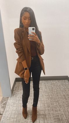 Dark Brown Blazer Outfit, Dark Brown Boots Outfit, Brown Jeans Outfit, Brown Blazer Outfit, Brown Tuxedo, Brown Boots Outfit, Ripped Jeans Outfit, Colorado Outfits, Casual Work Outfits Women