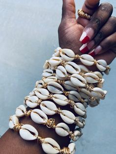 Shell Bangles, Cowrie Shells, Shell Jewelry, Cowrie Shell, Bangle Set, Gold Wire, Artistic Jewelry, Beauty Tips, Bangle Bracelets