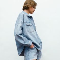 New With Tags Oversized Zara Denim Outerwear, Oversized Denim Outerwear By Zara, Zara Relaxed Fit Denim Outerwear, Zara Long Sleeve Denim Top For Fall, Oversized Zara Cotton Denim Jacket, Zara Oversized Cotton Denim Jacket, Trendy Oversized Zara Denim Jacket, Zara Oversized Denim Jacket, Trendy Oversized Denim Jacket By Zara