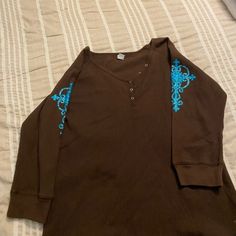 Cowgirl Tuff Co. Long Sleeve Thermal-Like Shirt. Brand New Without Tags. Size Large 12/14 Runs A Bit Big More Like An Xl Or A Larger Loose Fitting Large. Never Worn Says Cowgirl Tuff Co On Back. Glittery Blue Design On Front & On Both Sleeves Brown Long Sleeve Cotton Top, Cowgirl Tuff, Long Sleeve Flannel, Blue Design, Shirt Brand, Long Sleeve Tees, Loose Fitting, Womens Tops, Tops & Tees