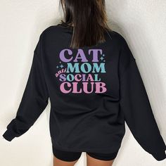 🌟 Cat Moms are the backbone of the home and this sweatshirt is the ultimate gift! Made with high-quality materials, this sweatshirt is comfortable and makes a statement. ✨ Consider sizing up for oversized look ✨ Model sized up 2 sizes for oversized look ✨ Loose fit ✨ 50% cotton, 50% polyester ✨ Medium-heavy fabric ✨ Sewn-in label Oversized Crew Neck Tops With Cat Print, Oversized Cat Print Crew Neck Top, Relaxed Fit Long Sleeve Sweatshirt With Cat Print, Trendy Crew Neck Sweatshirt With Cat Design, Black Cotton Sweatshirt With Cat Design, Casual Relaxed Fit Sweatshirt With Cat Print, Casual Sweatshirt With Cat Print In Relaxed Fit, Casual Cat Print Sweatshirt In Relaxed Fit, Black Crew Neck Sweatshirt With Cat Design