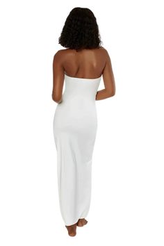 Maygel Coronel Maxi sheath dress with a straight neckline at the front and back, knot closure and asymmetrical openings on the abdomen with 3 flower-shaped ruffles. 78% Polyamide / 22% Elastane 100% Made in Colombia UV, Chlorine and Sunscreen Resistant Handwash Only Spring Strapless Bodycon Dress For Formal Occasions, Spring Formal Strapless Bodycon Dress, Spring Formal Bodycon Strapless Dress, Elegant Maxi Dress With Straight Neckline For Brunch, Maxi Dress With Straight Neckline For Brunch, Elegant Ruched Strapless Bodycon Dress, Fitted Maxi Dress With Straight Neckline For Brunch, Summer Midi Dress With Straight Neckline For Dinner, Brunch Maxi Dress With Tie Back And Straight Neckline