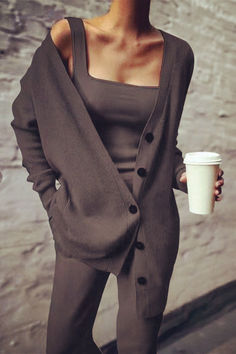 Long Cardigan Outfit, Celana Fashion, Coffee Fashion, Solid Sweaters, Vest Coat, Three Piece Suit, Pant Length, Cardigan Vest, Casual Look