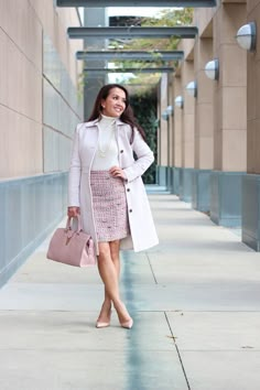 StylishPetite.com | Pink Tweed and Neutrals Comfy Work Outfit, Work Attire Women, Winter Date Night Outfits, Stylish Petite, Look Office, Casual Work Wear, Fall Outfits For Work, Classy Work Outfits, Silver Chains