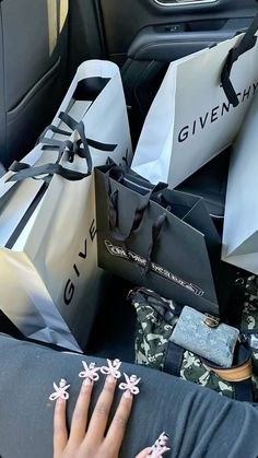 Shopping Spree Bags, Luxury Shopping Spree, Aries Baby, Boujee Aesthetic, Gym Aesthetic, Black Femininity