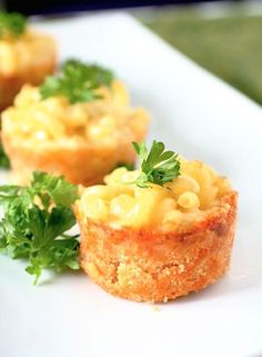 Explore a delightful collection of tiny culinary creations that will inspire your next gathering. Mini Mac And Cheese, Mac And Cheese Pie, Cheese Cups, Cheese Pies, Mini Mac, Cheese Bites, Cheese Appetizers, Think Food, Snacks Für Party