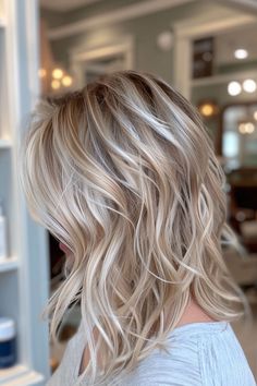 Blonde With Deminsion, Butter Blonde Highlights, Hair Colors Trending, Best Hair Color Ideas, Beach Blonde Hair, Best Hair Color, Random Products, Perfect Hair Color, Cute Hair Colors