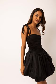 This strapless dress features self-tie fastenings at the shoulder and a drop waist for a flattering silhouette. The stretch fitted bodice and full cotton skirt offer a perfect combination of form and function. Drawstring tie details on either side of the bodice allow you to adjust for a ruched effect and your desired fit. Plus, with a fully lined skirt and classic puff ball effect, you'll feel confident and chic wherever you go. And let's not forget the convenience of pockets for all your essent Puffball Dress, Metallic Trousers, Dresses Xxl, Halterneck Dress, Pearl Jewellery Earrings, Cotton Skirt, Dress C, Drop Waist, Independent Designers Fashion