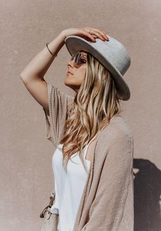 lack of color hat outfit // ALL WHITE OUTFIT WITH WIDE BRIM FEDORA Wide Brim Fedora Outfit, Lack Of Color Hat, Fedora Outfit, Europe 2023, White Skinnies, Hat Outfit, Lack Of Color, Wide Brim Fedora