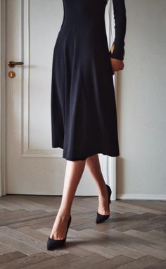 <Size>





small size 



Length: 105cm

Shoulder width: 35cm

Bust: 100cm

Waist: 74cm

Sleeve length: 55cm




medium size



Length: 110cm

Shoulder width: 36cm

Bust: 110cm

Waist: 80cm

Sleeve length: 56cm













<Material>



Viscose

 Nylon






<model wearing>



wearing size



small size




model dimensions



Height: 170cm

Weight: 55kg

Bust: 84cm

Waist: 65cm

Hip: 94cm Black Midi Length Dresses With Lined Skirt, Fall Party Midi Dress, Formal Stretch Dress With Flared Skirt, Formal Stretch Flared Skirt Dress, Fall Dresses With Relaxed Full Skirt, Relaxed Full Skirt Dresses For Fall, Relaxed Fit Long Sleeve Evening Dress, Winter Black Dresses With Lined Skirt, Black Winter Dresses With Lined Skirt