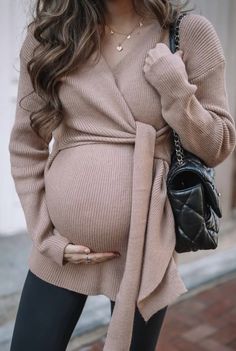 Fall Maternity Dress, Caitlin Covington, Casual Maternity Outfits, Maternity Dress Outfits, Winter Maternity Outfits, Maternity Sweater Dress, Trendy Maternity Outfits, Baby Bump Style, Preggo Fashion