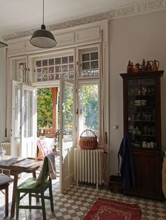 the dining room is clean and ready for us to enjoy it's own outdoor space