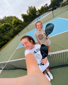 Cute Pickleball Pictures, Pickle Photoshoot, Pickle Ball Aesthetic, Pickleball Photoshoot, Pickle Ball Outfit, Ball Pictures, Tennis Court Photoshoot