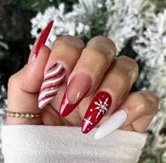 Nail Art Noel, Candy Cane Nails, Red Christmas Nails, Cute Christmas Nails, Christmas Gel Nails, Snowflake Nails, Nail Swag, Festival Nails, Xmas Nails