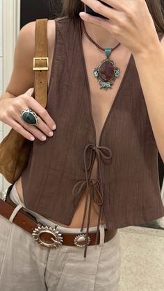 Spaghetti Top Outfit, Stile Hippie Chic, Downtown Outfits, Looks Style, Corsets, Outfits Casuales, Look Cool, Fashion Inspo Outfits, Party Outfit