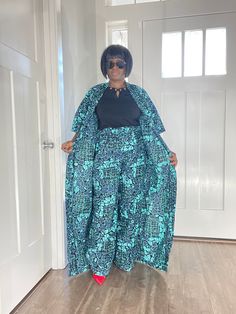 Elevate your looks with this beautiful african print kimono duster robe. This African women jacket and pant is so stylish and trending it will make heads turn. Whether for birthdays, weddings, naming ,graduations or date nights, this ankara kimono duster is the bang. ✅Rock with stilettos, flops or sneakers. 👉🏾Available only in size 14 and 16 ❤️Ready to ship. ✅Features 👉🏾100% African Cotton. ❤️The pant is beautifully lined for fit. ✅Oversized kimono. ❤️Kimono length measured 57 inches 👍🏾Pan African Kimono, African Print Kimono, Ankara Kimono, Oversized Kimono, Black Plus Size, Kimono Duster, Ankara Dress, Women Jacket, Plus Size Kleidung