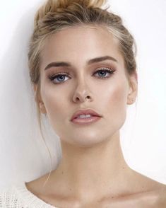 Natural Wedding Makeup #makeup Feminine Makeup Looks, Braut Makeup, Makeup Looks Wedding, French Makeup, Simple Wedding Makeup, Feminine Makeup, Natural Bridal Makeup