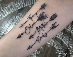 a woman's arm with an arrow tattoo on it that says, thank mom