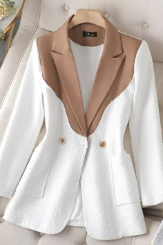 Ladies Blazers Classy, Female Blazer Outfit, Ladies Jackets Classy Blazers, Ladies Blazer Design, Trendy Fashion Tops Long, Blazers For Women Outfits, Designer Blazer For Women, Blazer Korean Style