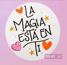 a sticker with the words la magia esta en it written in spanish