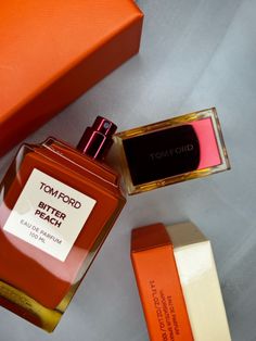 Tom Ford Peach Perfume, Perfume Collection Display, Perfume Quotes, Perfume Collection, Cute Phone Cases, Beauty Bag, Smell Good, Tom Ford, Scents