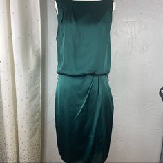 Beautiful Vince Camuto Green Dress Size 10 Sleeveless B Please Ask For Measures If Needed -Same Or Next Day Shipping. -Items Carefully Package. -No Rips Stains Or Holes. -Bundle Discount Available. -Smoke-Free Home. -Fair Offers Welcome. -Colors May Differ Base On Devices. -Unless Listed Nwt, All Items Are Preloved Minor Imperfections May Exist. -See Pictures For Additional Info Needed. Thank You For Checking Out My Closet! Please Check Our Other Listings Feel Free To Ask Any Questions! Vince Camuto Dress, Vince Camuto, Green Dress, Im Not Perfect, Midi Dress, Size 10, Thank You, Feel Free, Womens Dresses